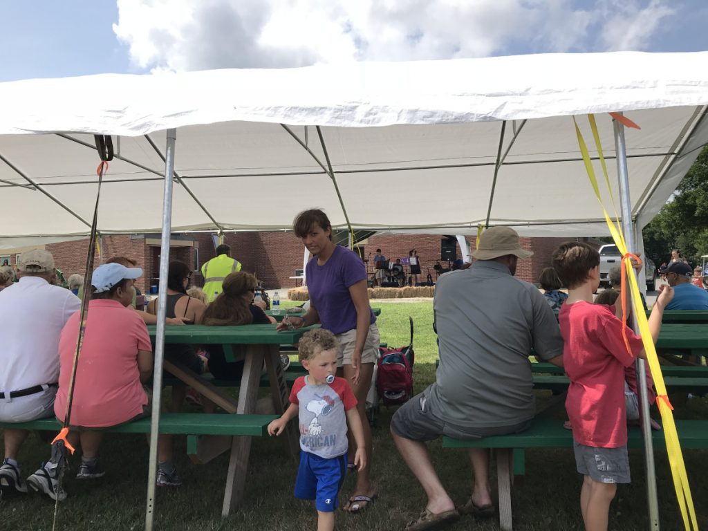 Fourth annual OakFest features food drive, new activities Central